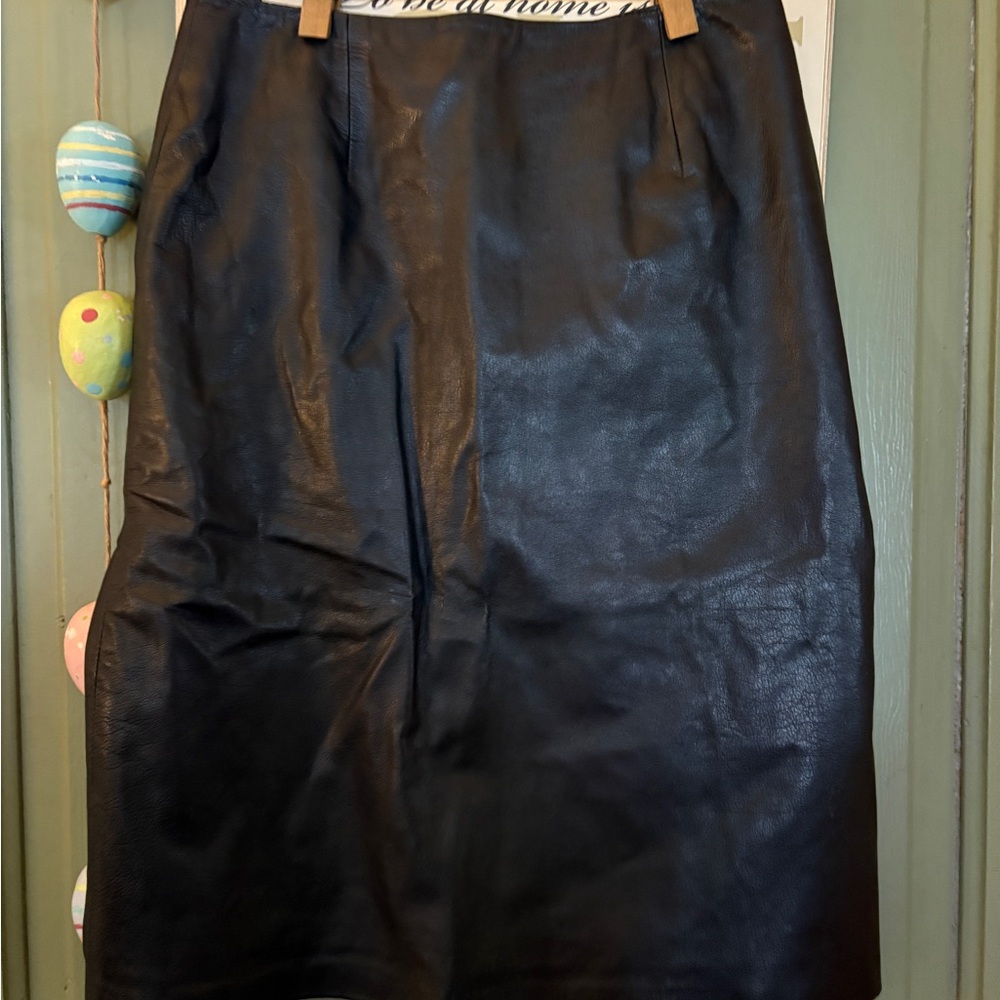 Elegant Black Leather Skirt